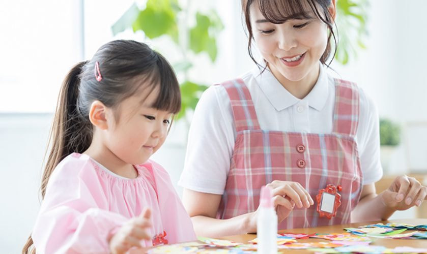 保育士と子供